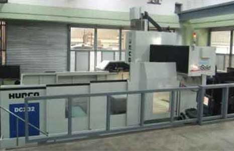Double Column Vertical Machining center : HURCO DCX - 32